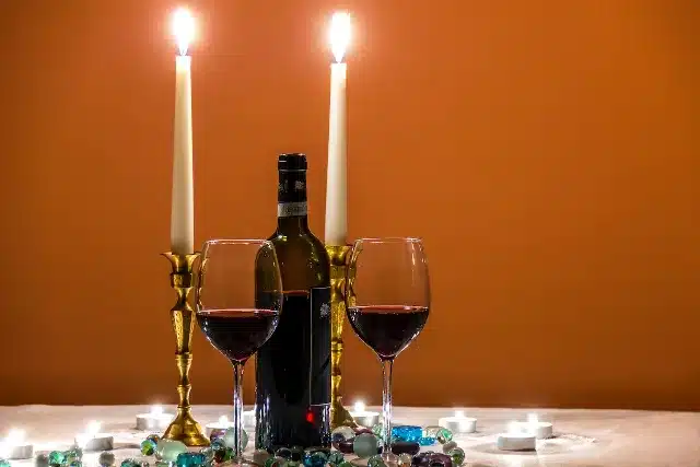 2 luxury candle with 2 glass of wine