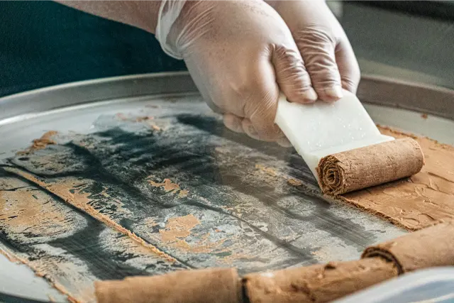 making roll ice cream