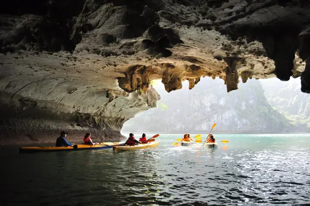 people on kayak