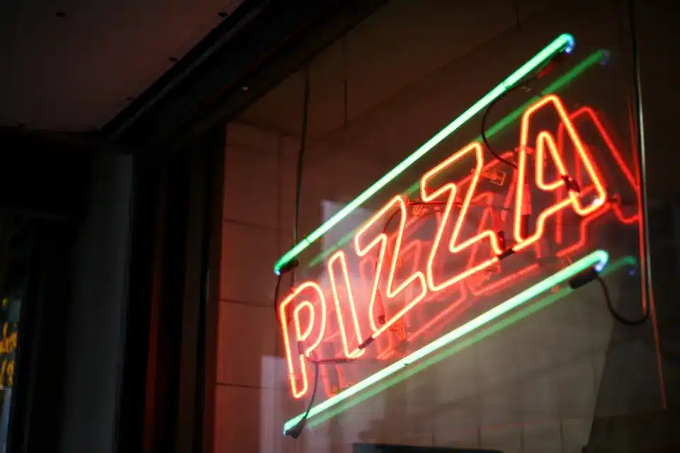 pizzeria neon light